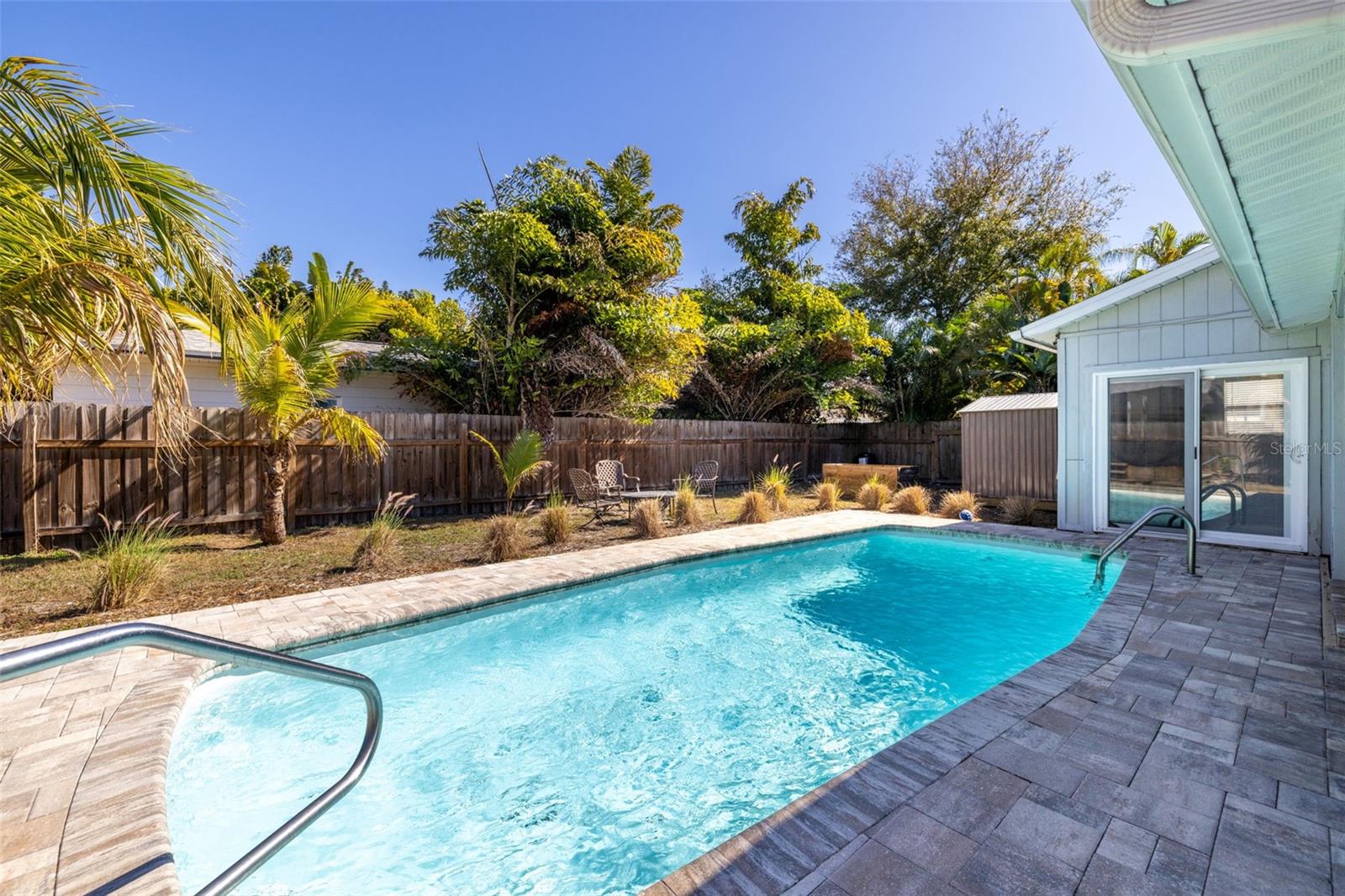 Listing photo id 30 for 741 30th Avenue N