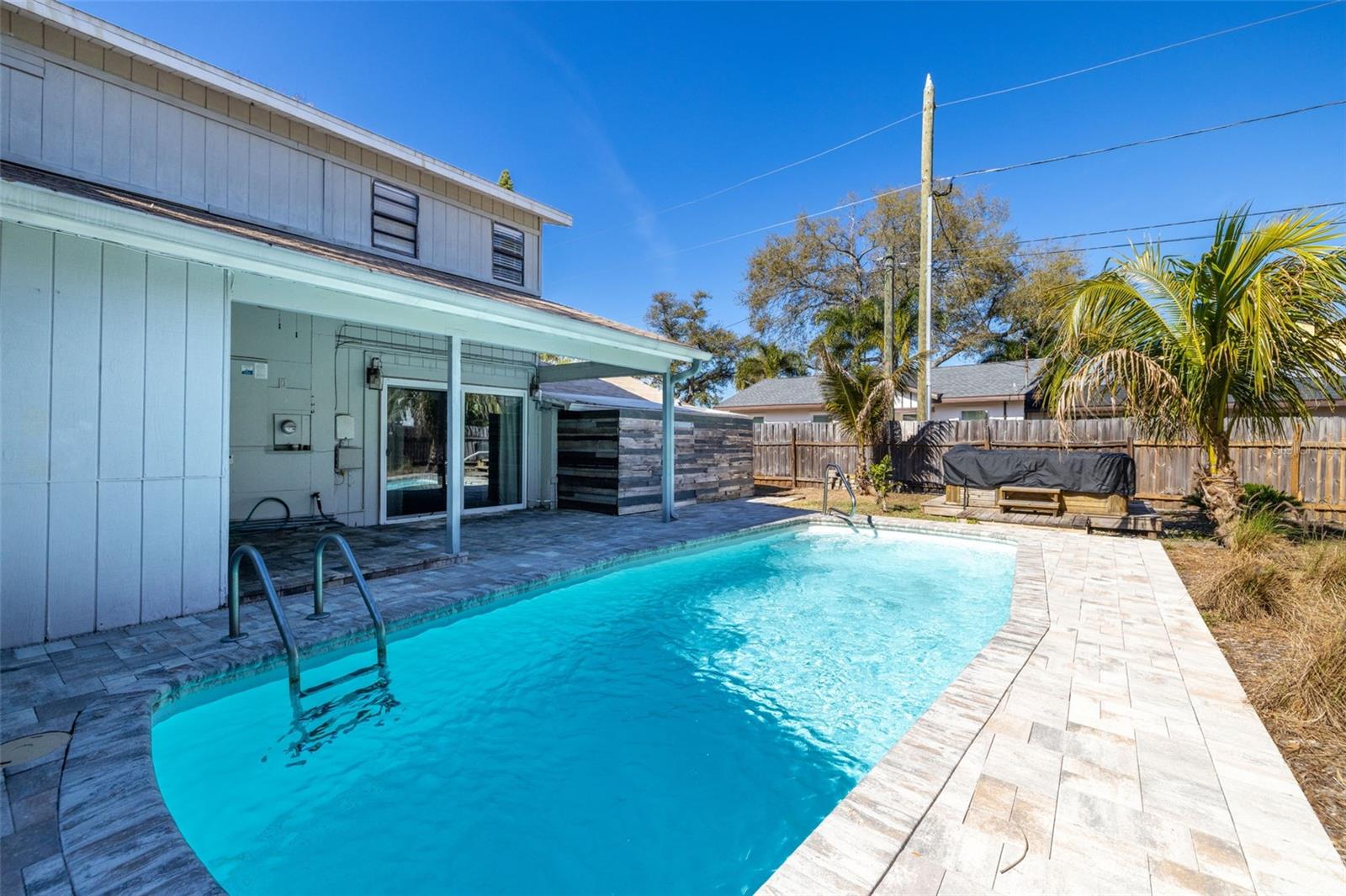 Listing photo id 32 for 741 30th Avenue N