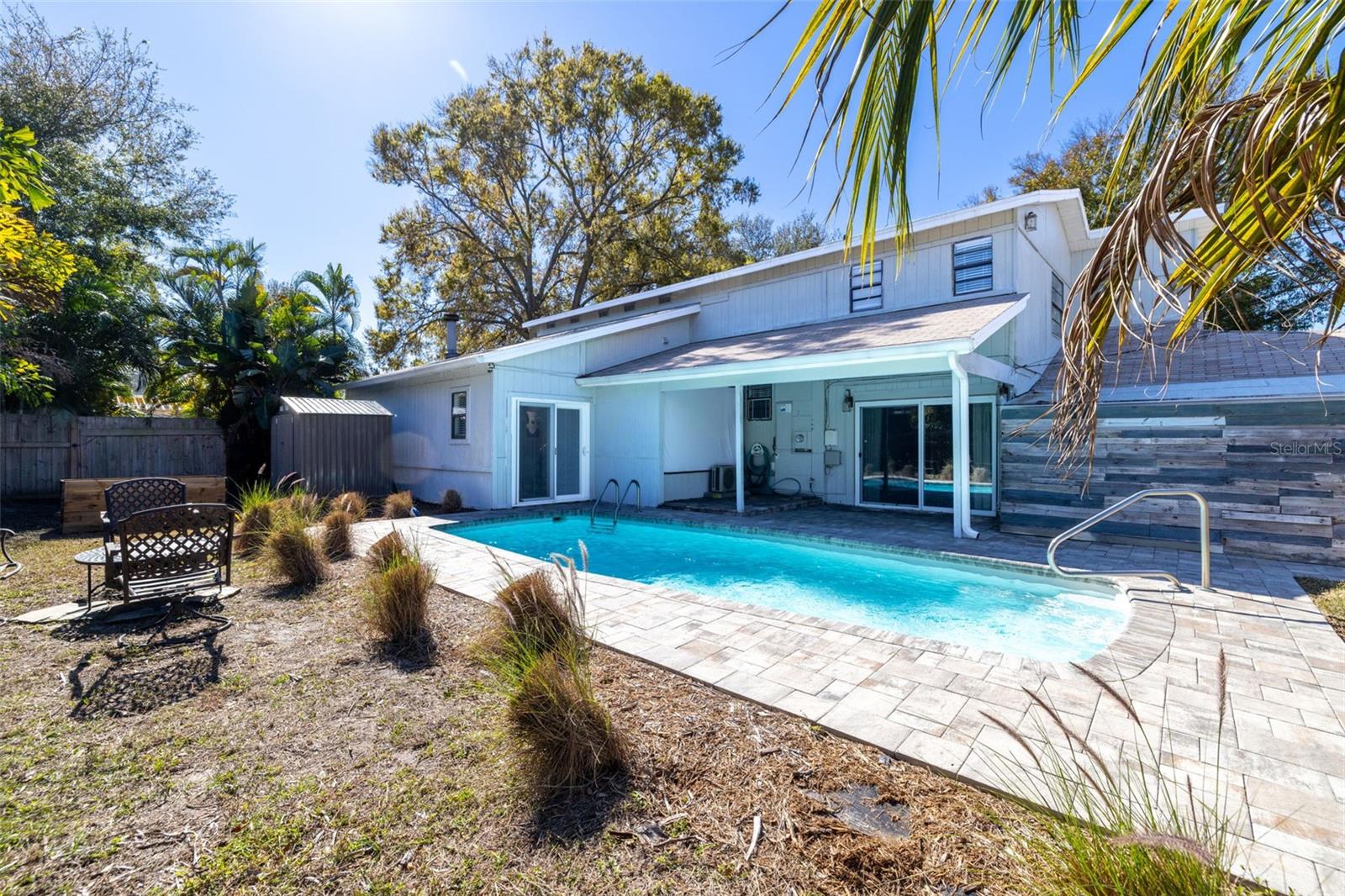 Listing photo id 35 for 741 30th Avenue N