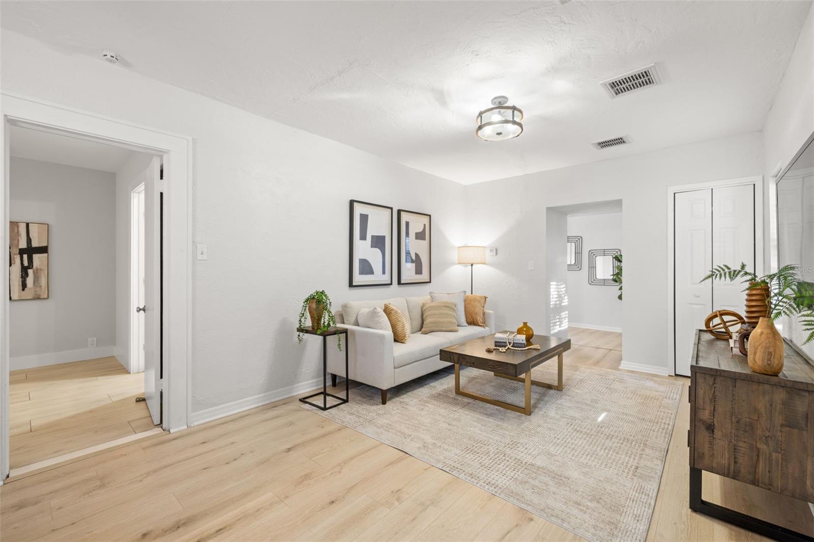 Listing photo id 4 for 741 30th Avenue N