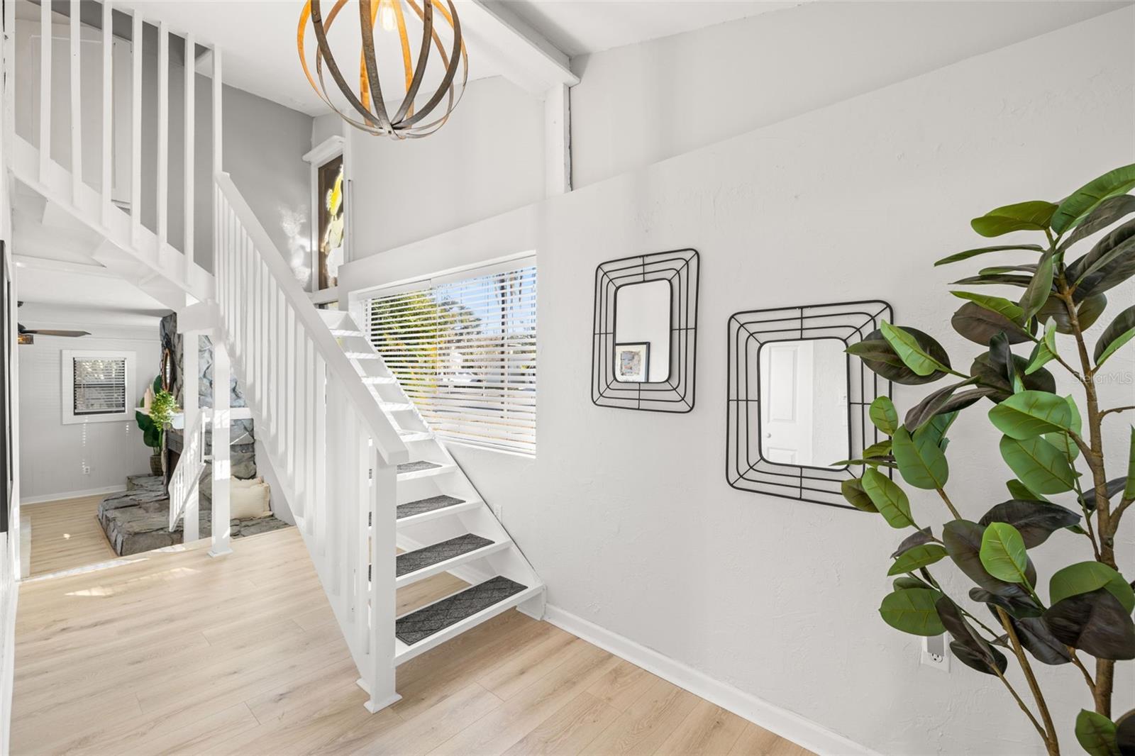 Listing photo id 7 for 741 30th Avenue N