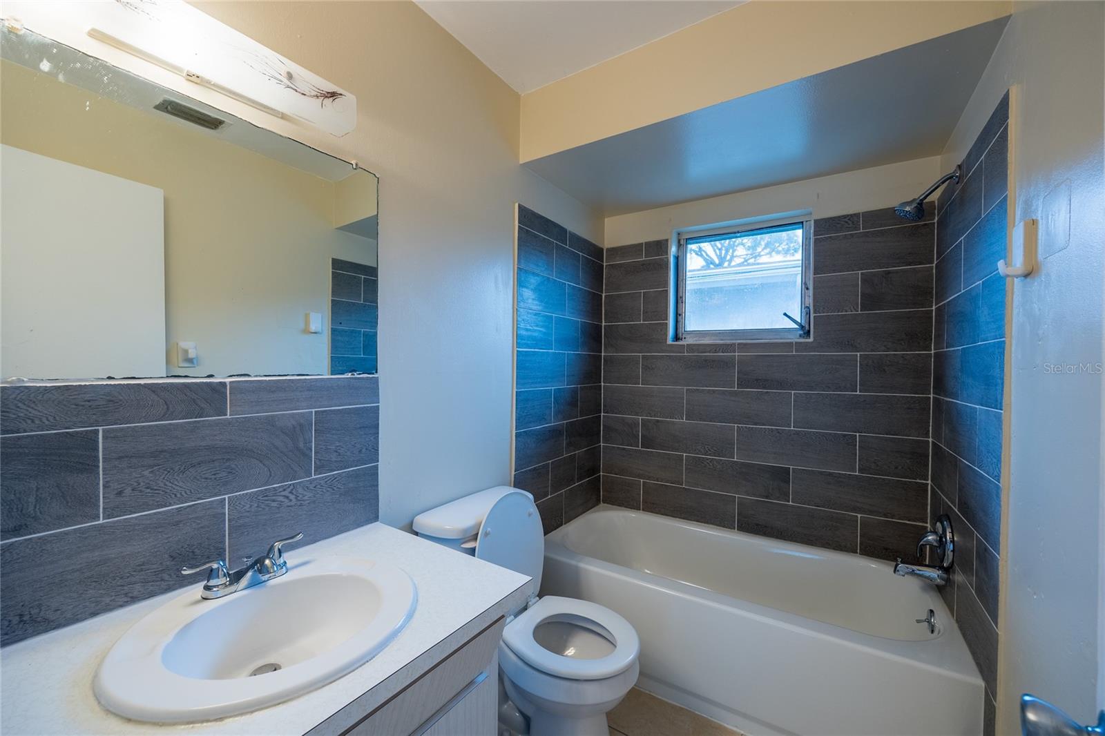 Image 29 of 33 For 400 Meteor Avenue