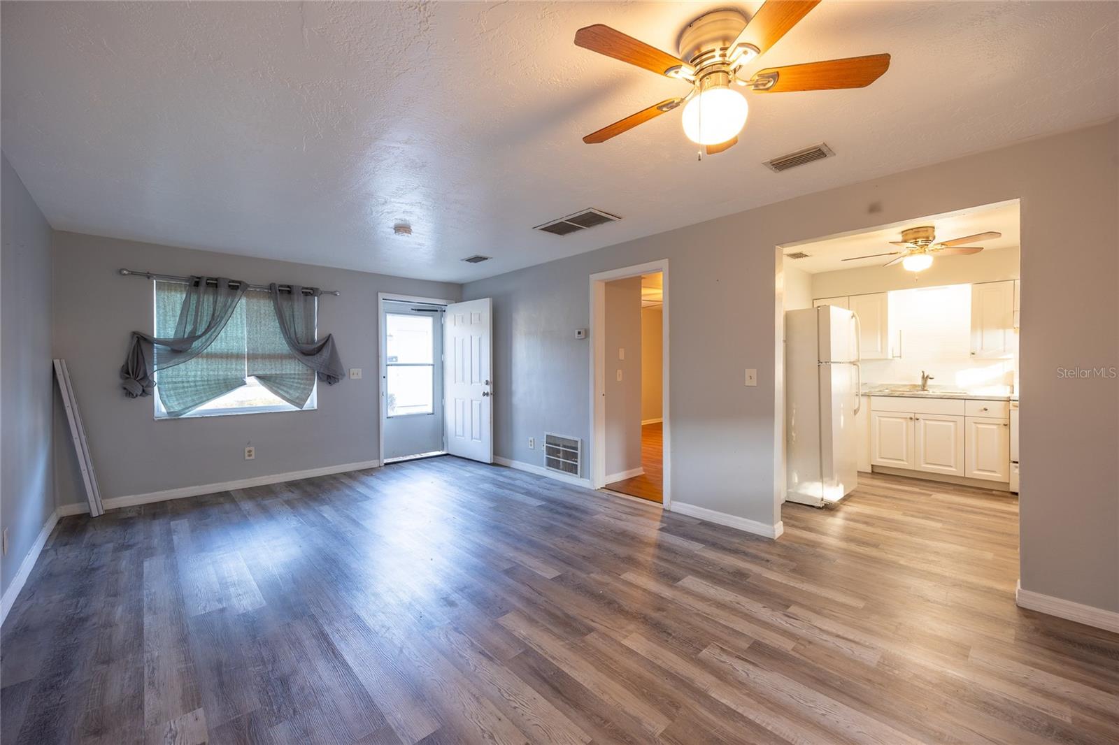 Image 3 of 33 For 400 Meteor Avenue