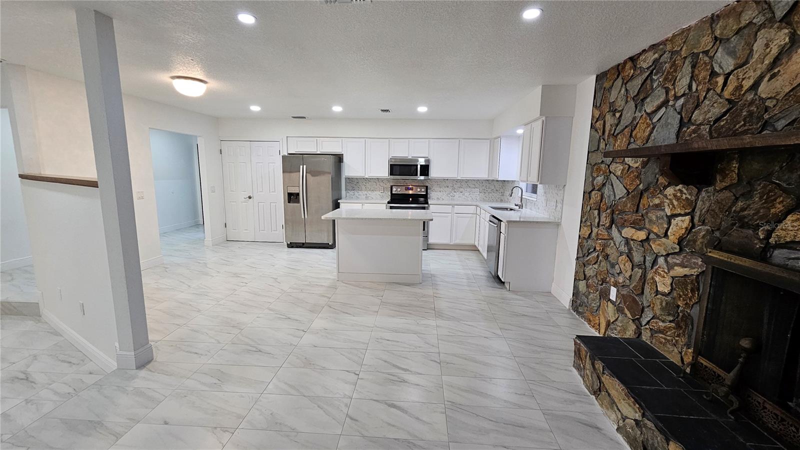 Image 13 of 44 For 8533 Viva Via Drive