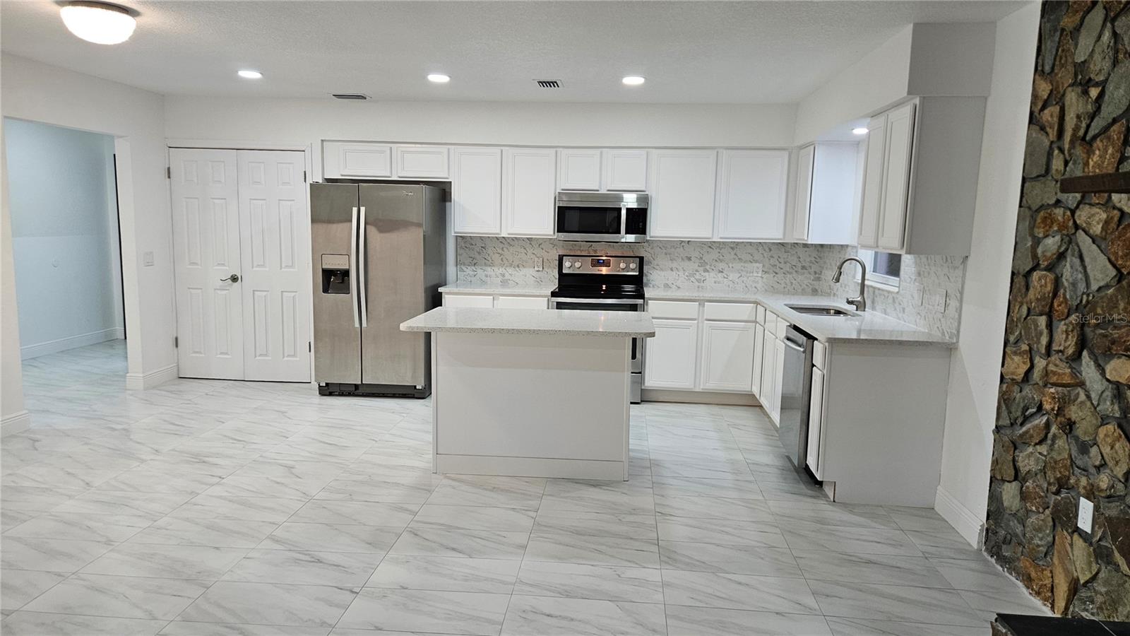 Image 14 of 44 For 8533 Viva Via Drive