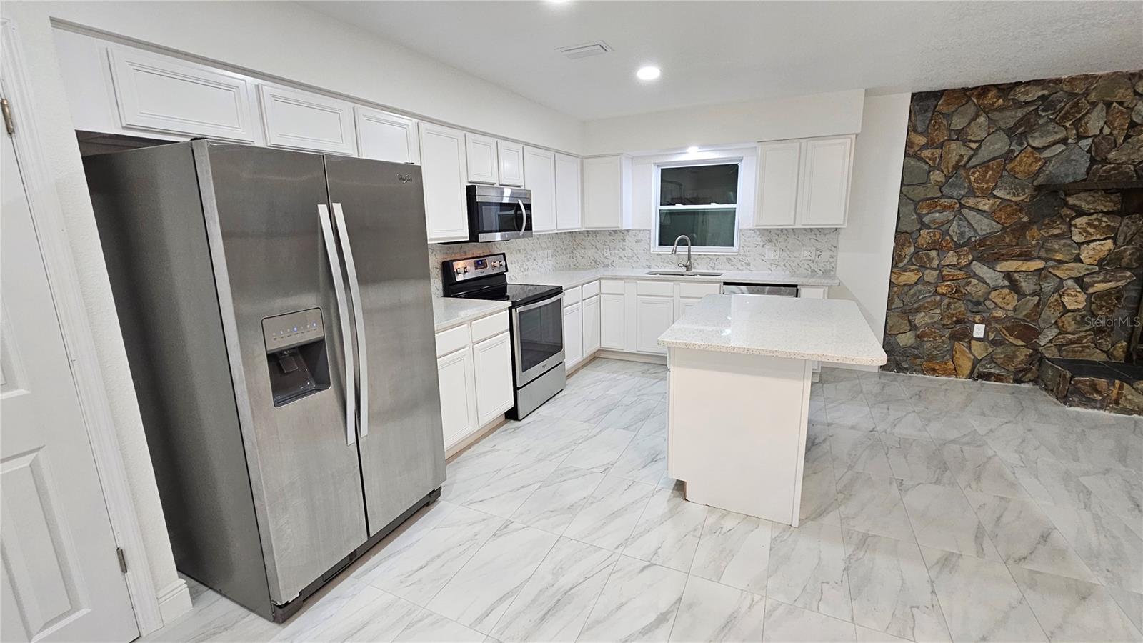 Image 16 of 44 For 8533 Viva Via Drive