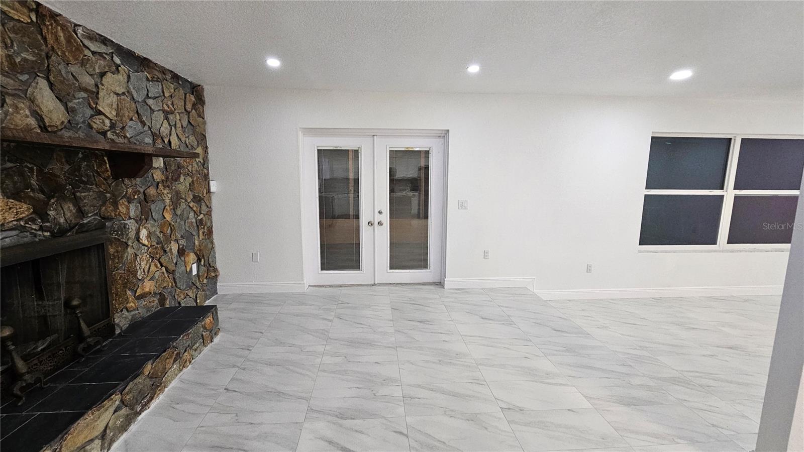 Image 17 of 44 For 8533 Viva Via Drive