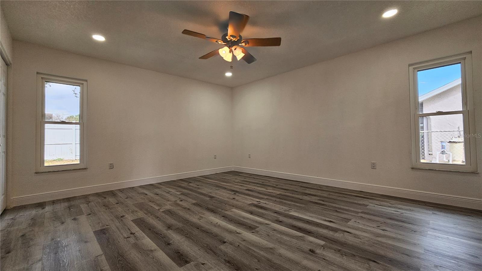 Image 24 of 44 For 8533 Viva Via Drive