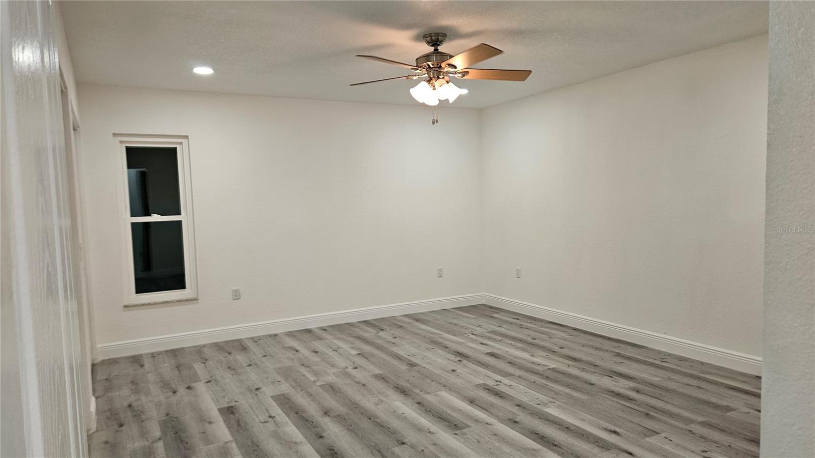 Image 31 of 44 For 8533 Viva Via Drive