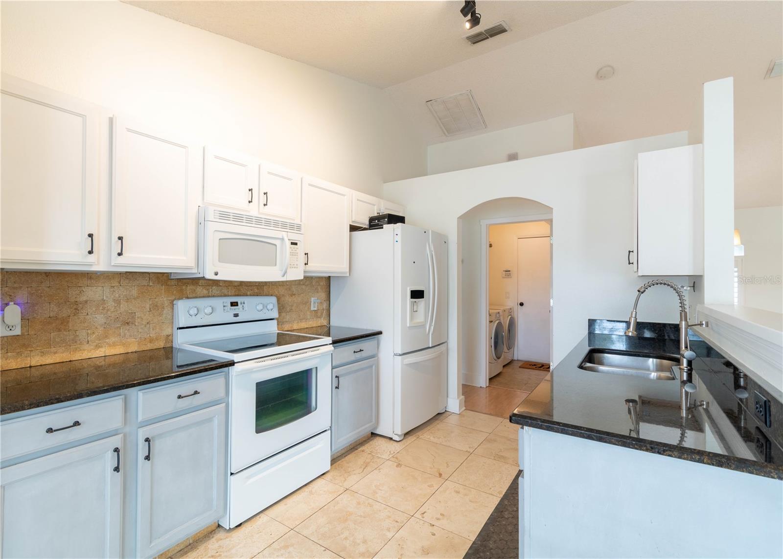 Image 15 of 47 For 14833 Redcliff Drive