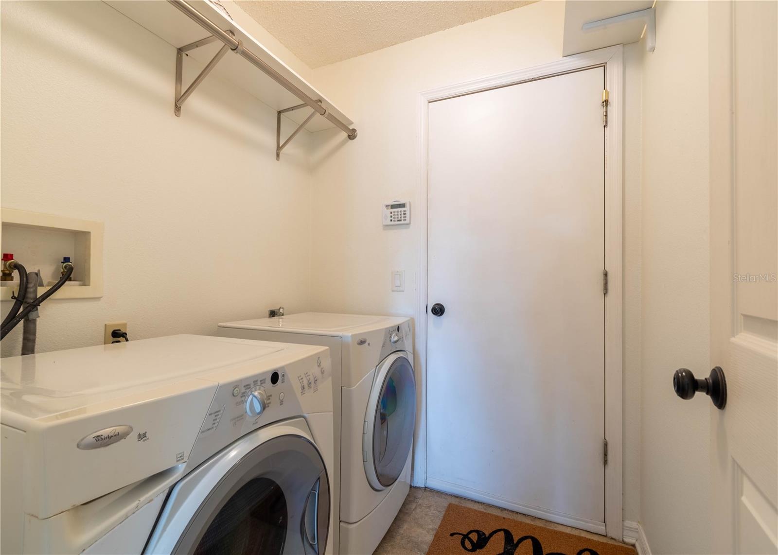 Image 21 of 47 For 14833 Redcliff Drive