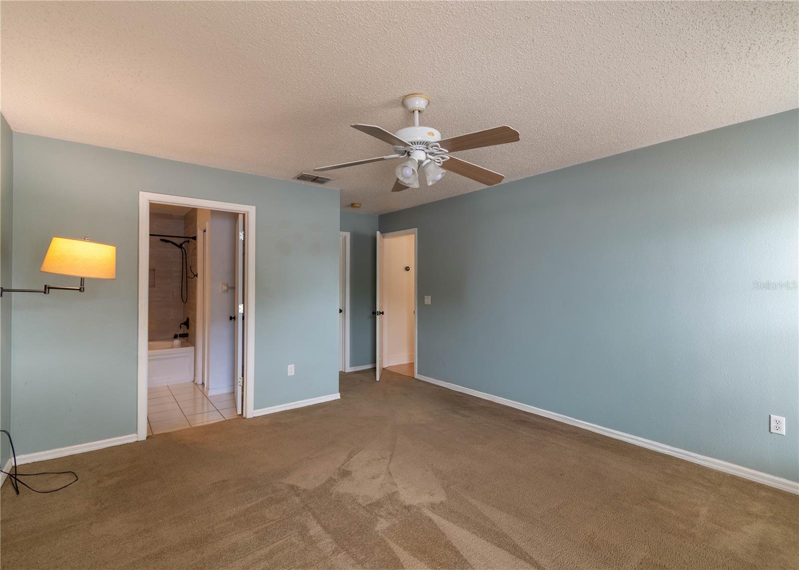 Image 24 of 47 For 14833 Redcliff Drive