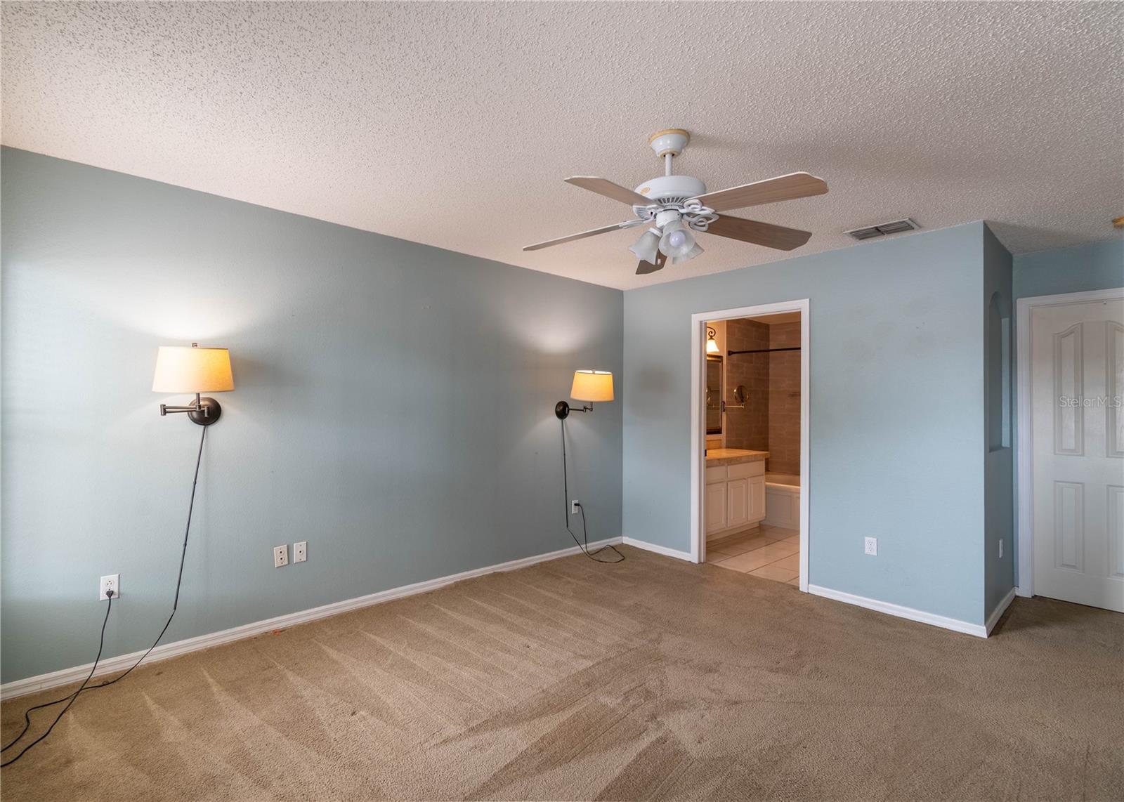 Image 25 of 47 For 14833 Redcliff Drive