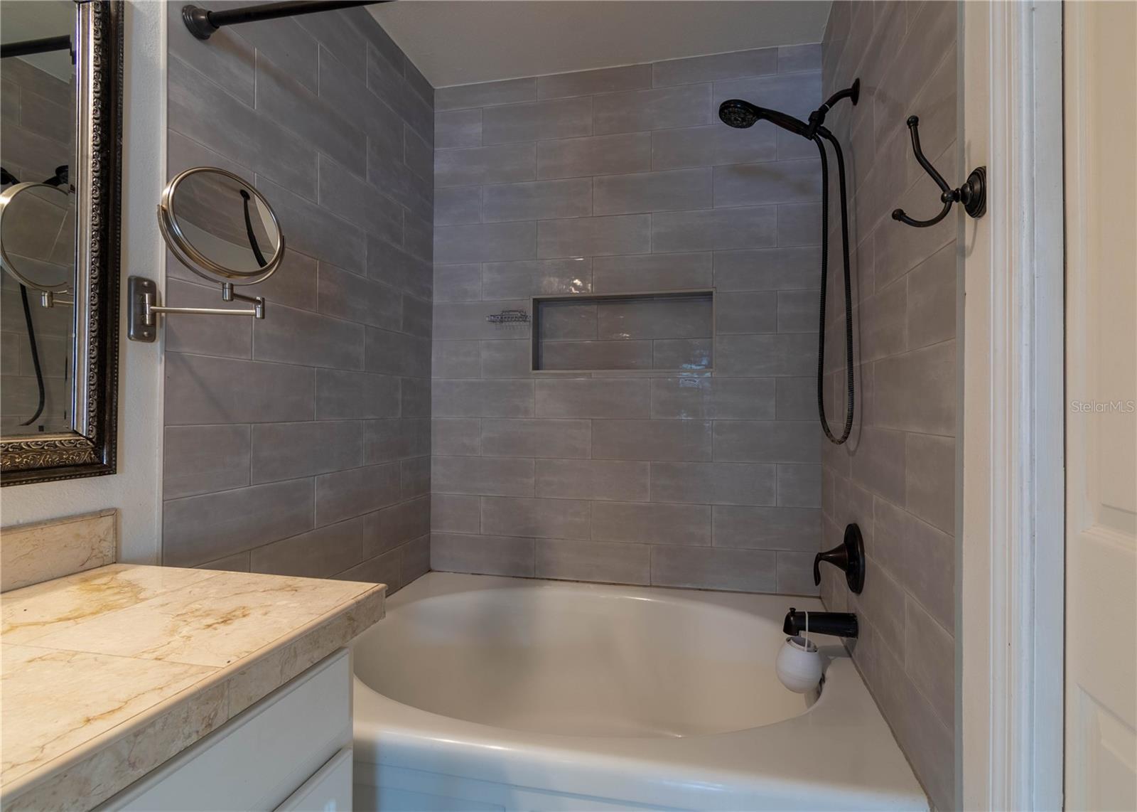 Image 27 of 47 For 14833 Redcliff Drive