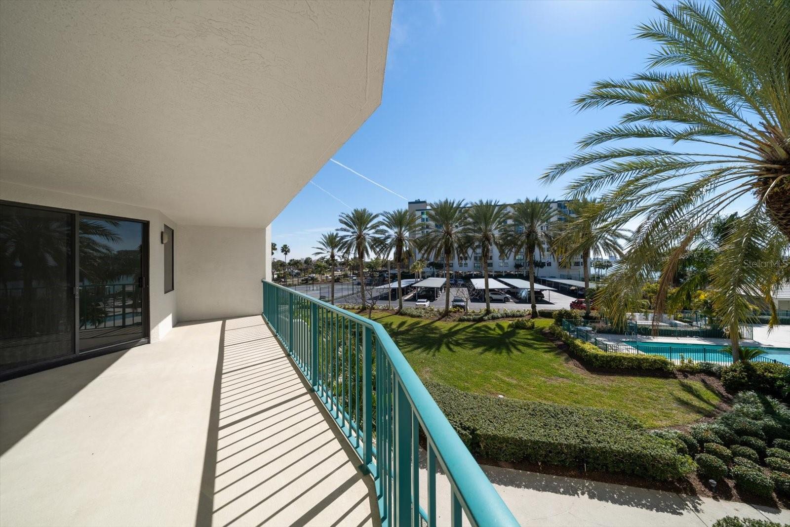 Listing photo id 12 for 670 Island Way 304