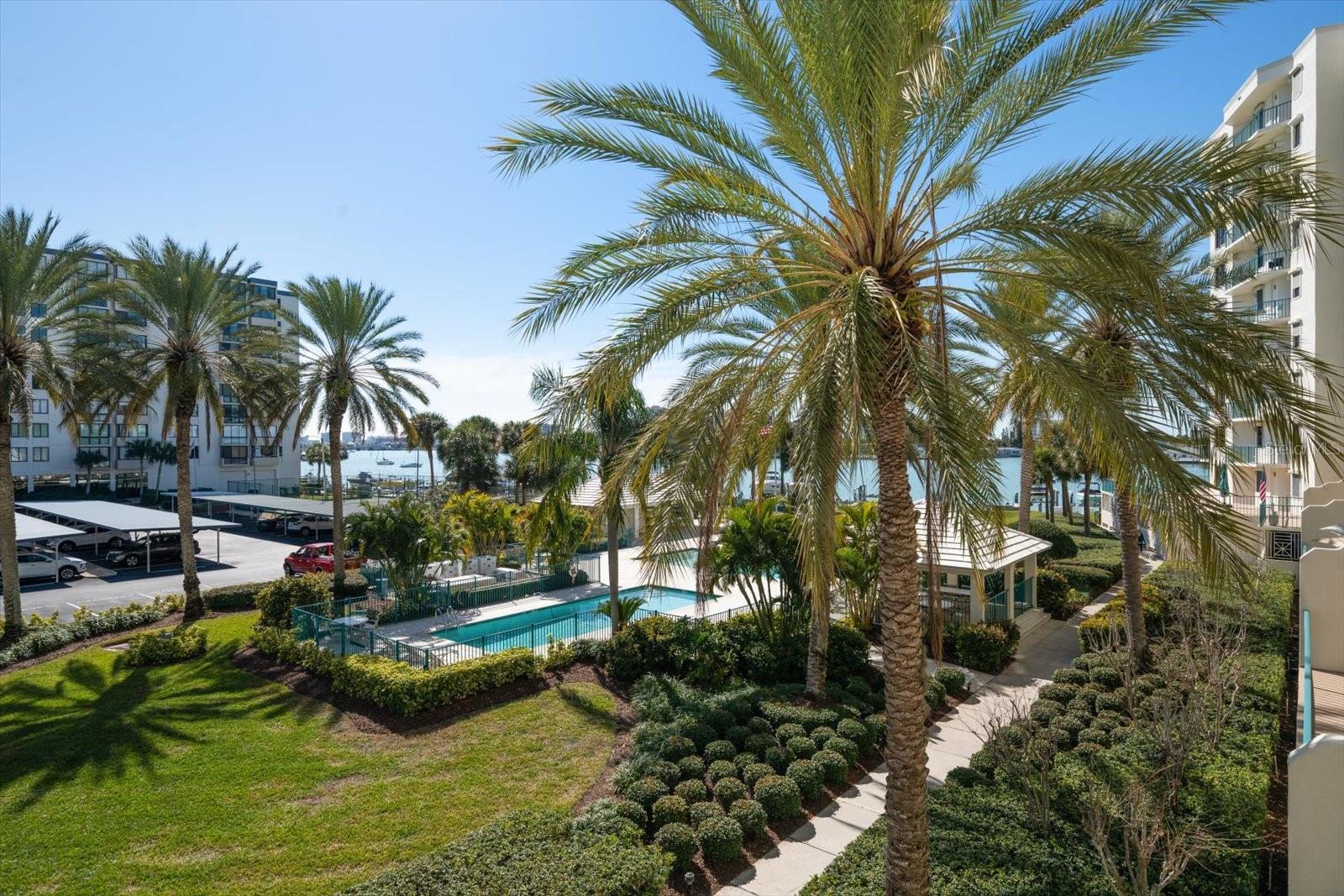 Listing photo id 16 for 670 Island Way 304