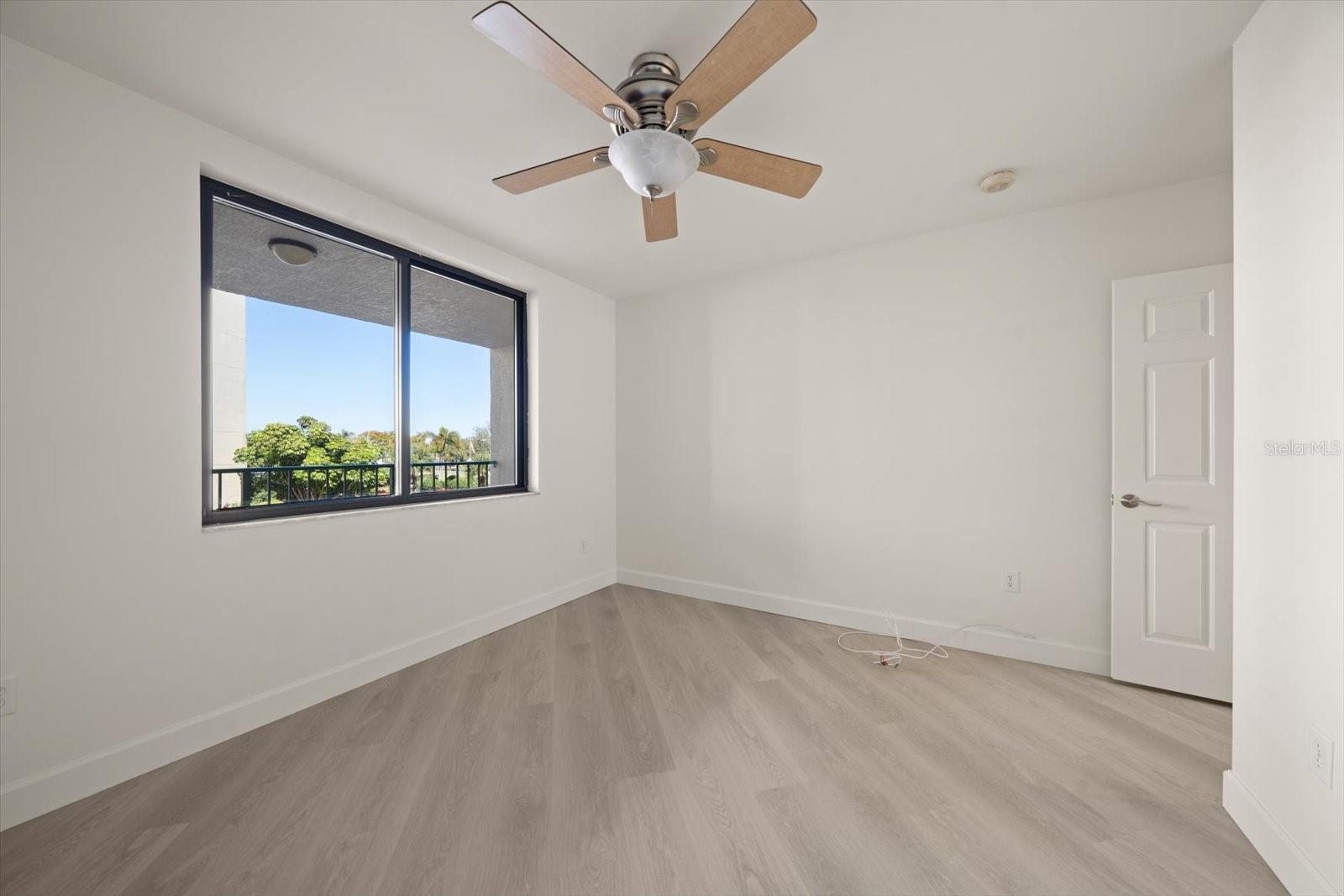 Listing photo id 20 for 670 Island Way 304