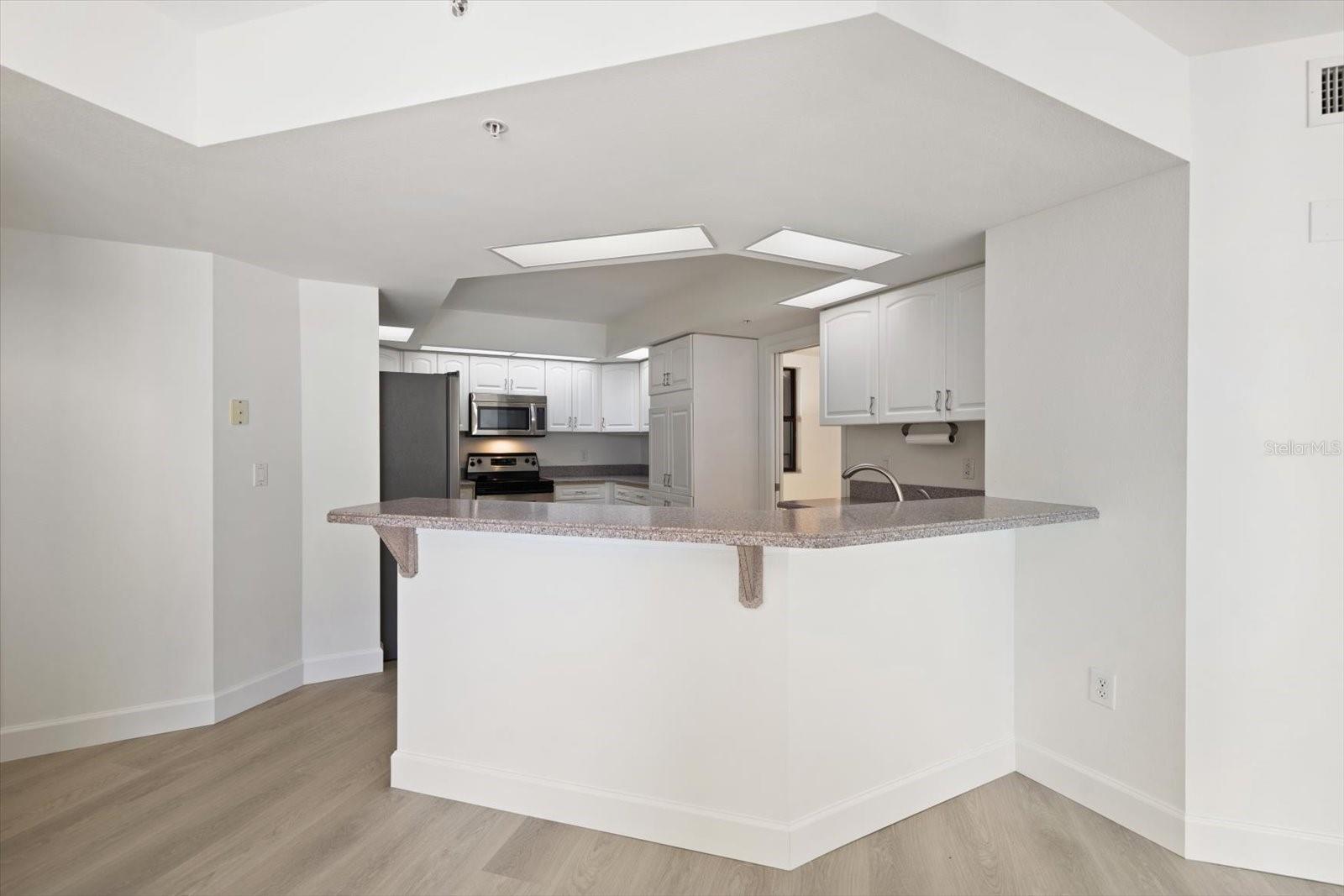 Listing photo id 25 for 670 Island Way 304