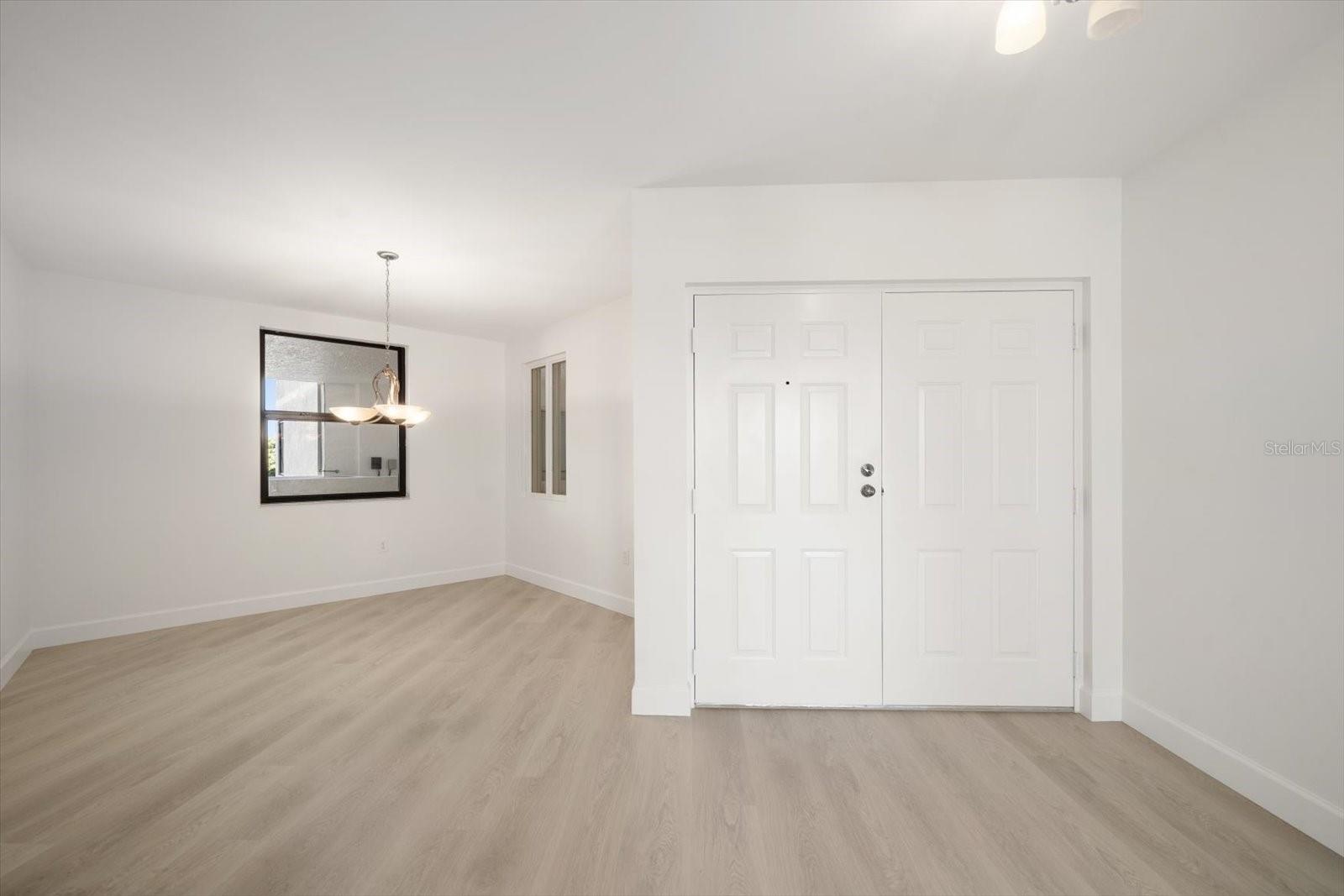 Listing photo id 30 for 670 Island Way 304