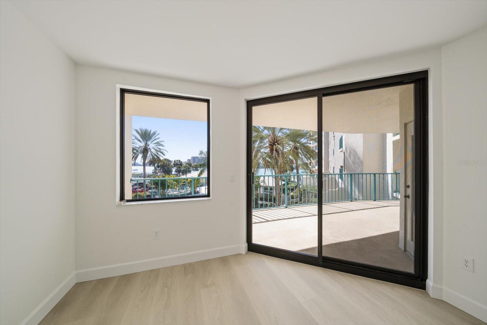 Listing photo id 32 for 670 Island Way 304