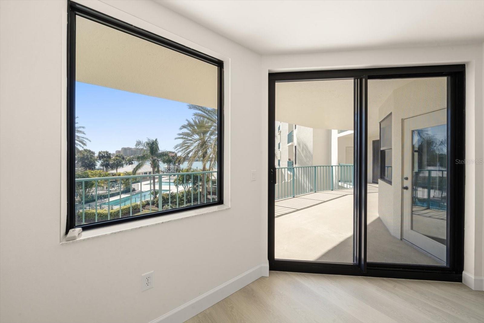 Listing photo id 33 for 670 Island Way 304