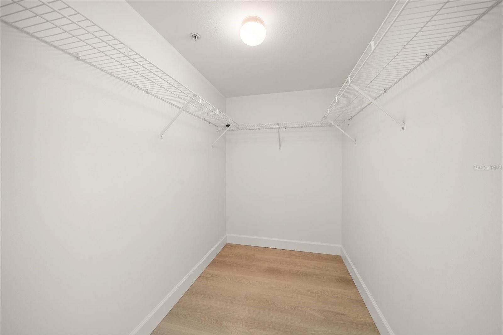 Listing photo id 34 for 670 Island Way 304