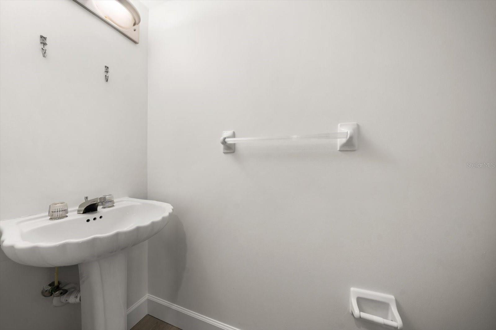 Listing photo id 36 for 670 Island Way 304