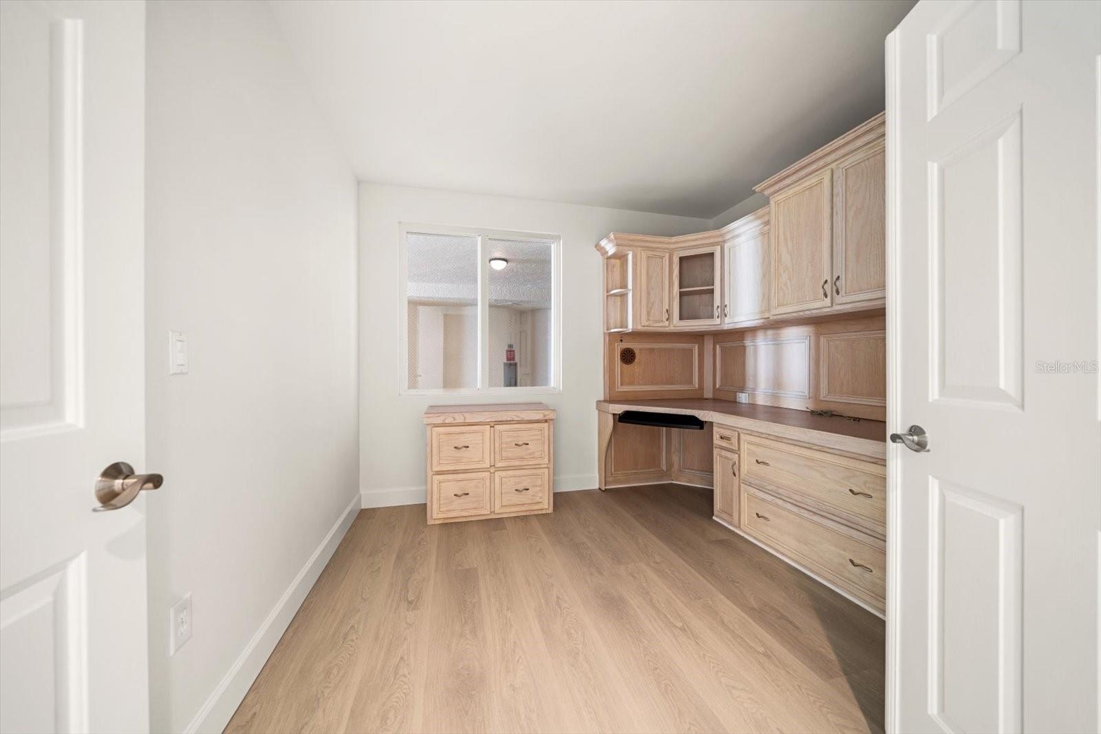 Listing photo id 37 for 670 Island Way 304