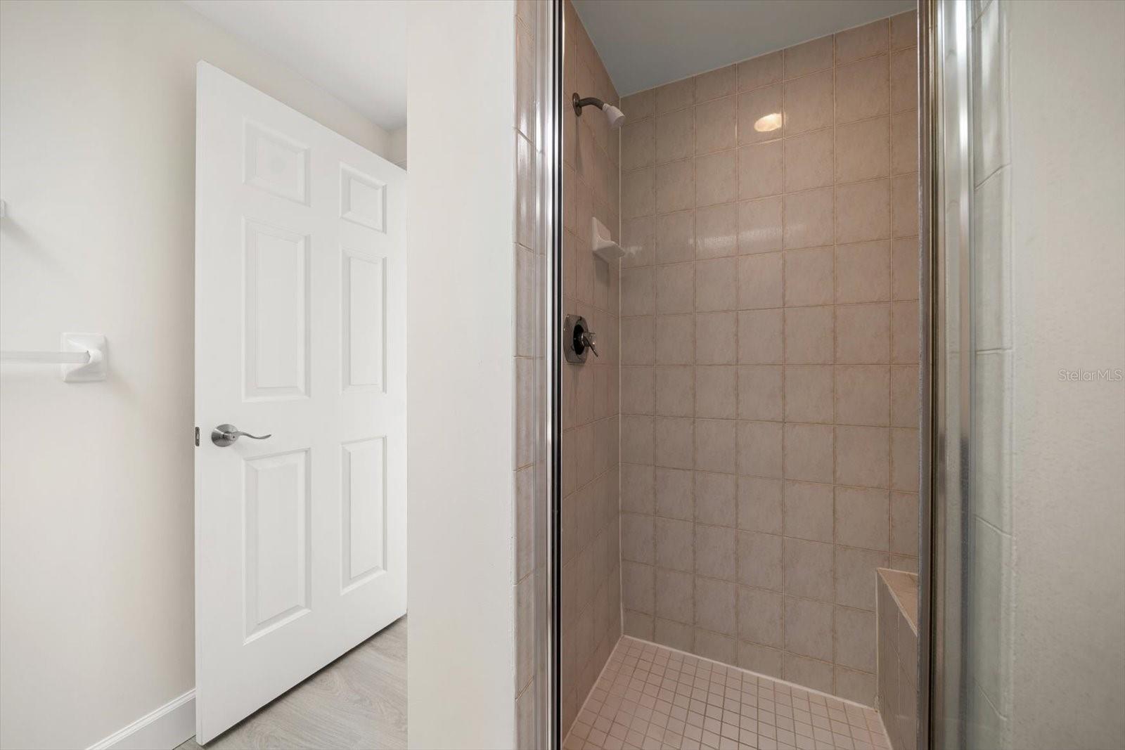 Listing photo id 40 for 670 Island Way 304