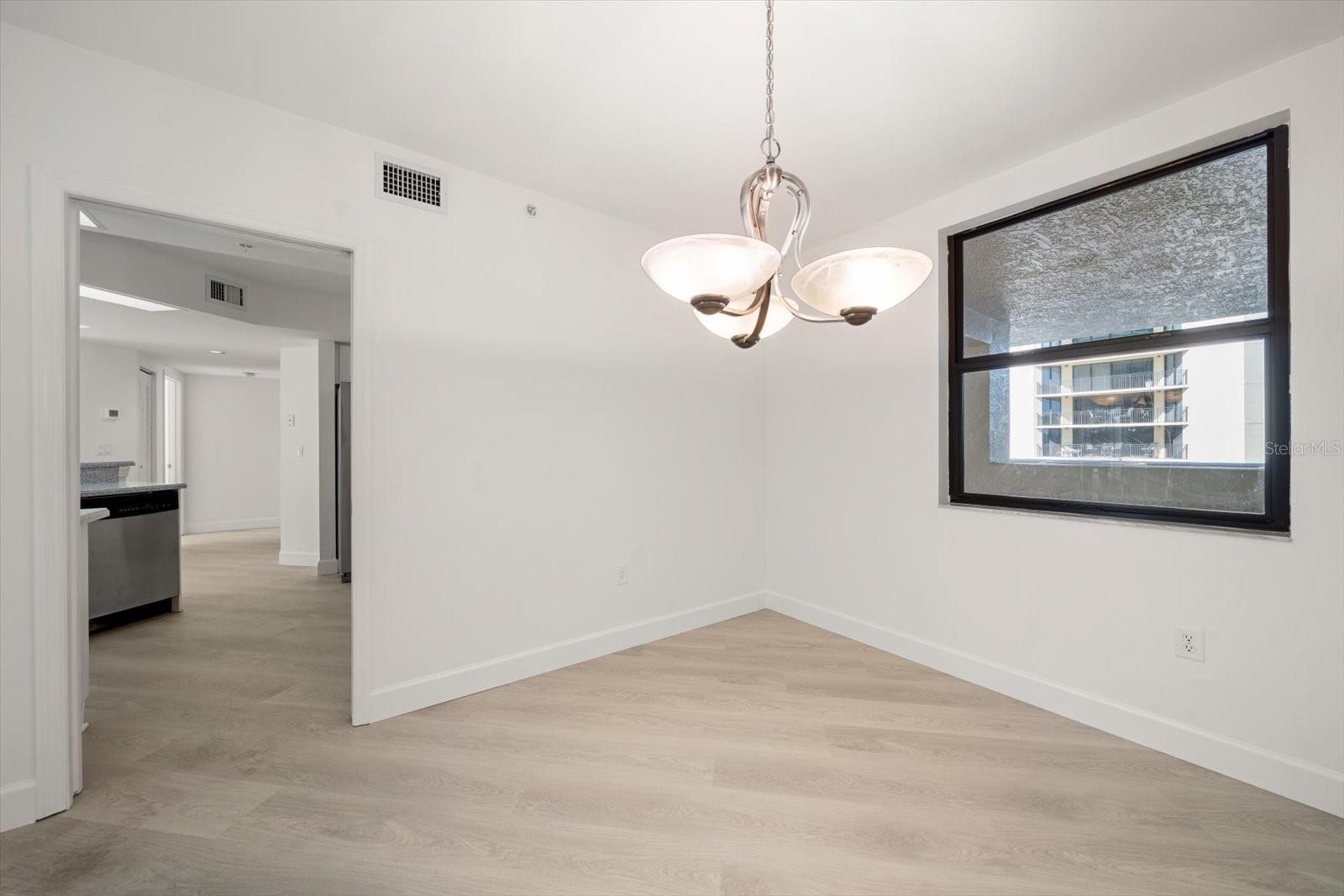 Listing photo id 42 for 670 Island Way 304