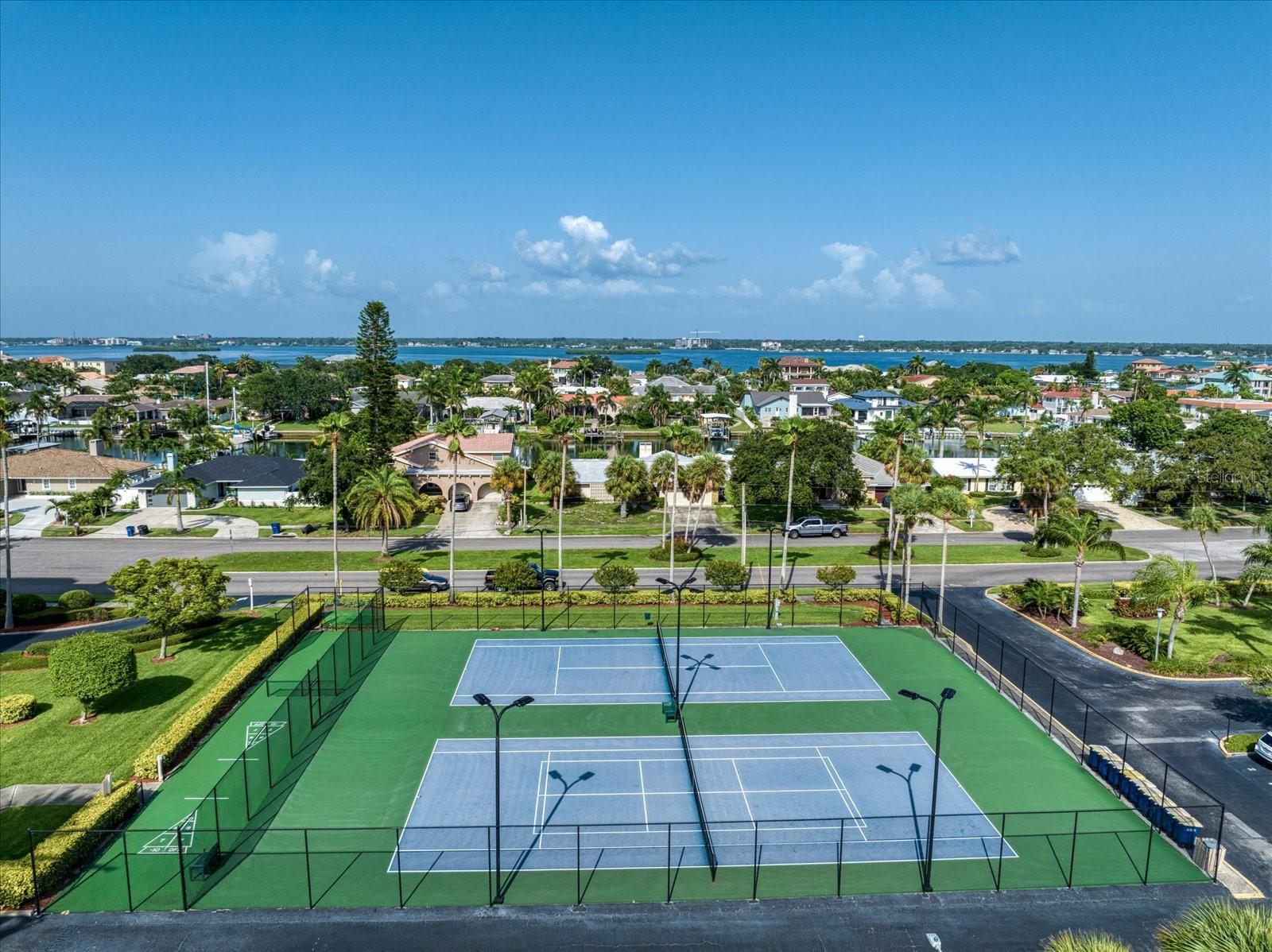 Listing photo id 52 for 670 Island Way 304