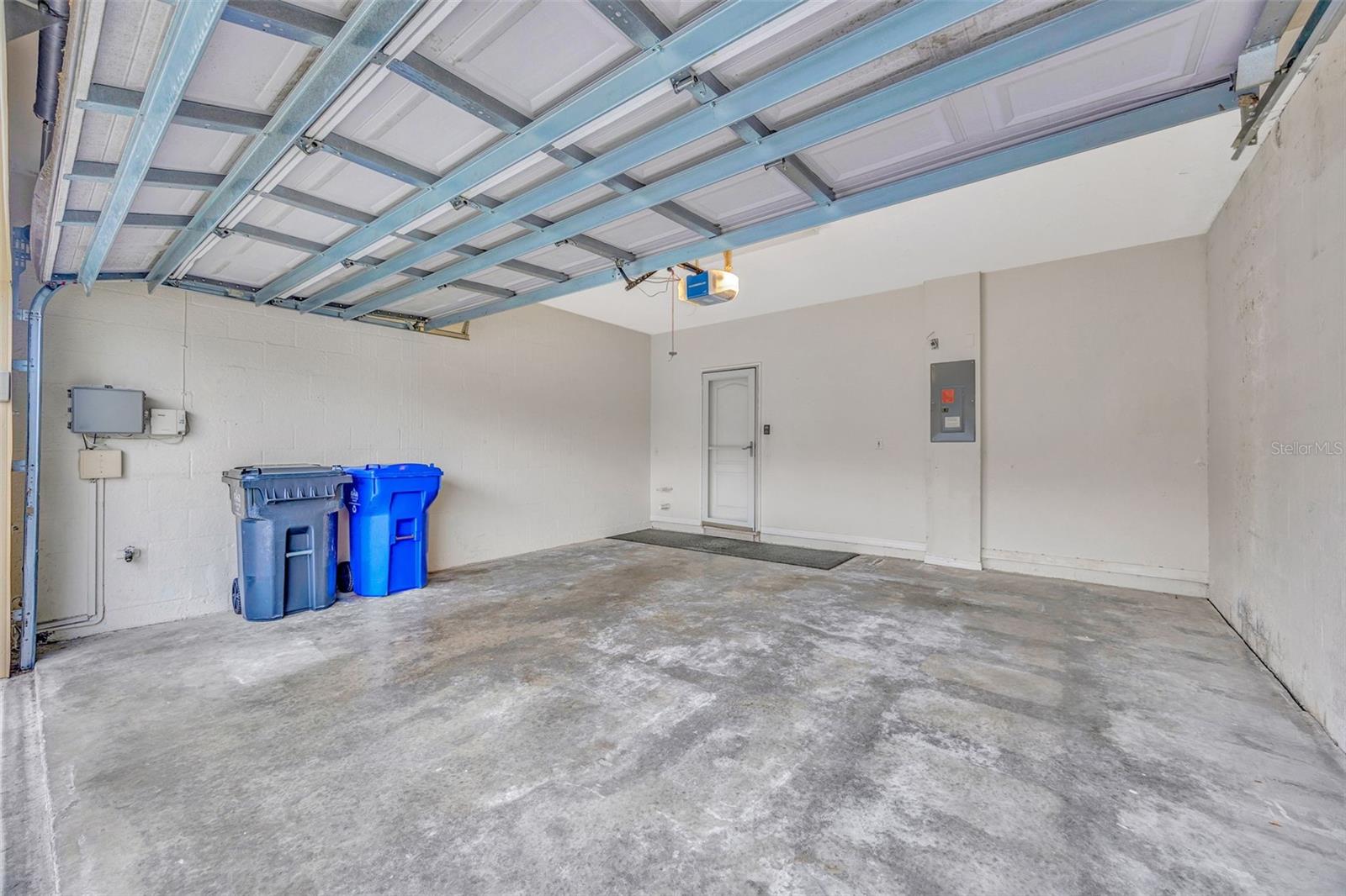 Listing photo id 37 for 6020 Fishhawk Crossing Boulevard Na