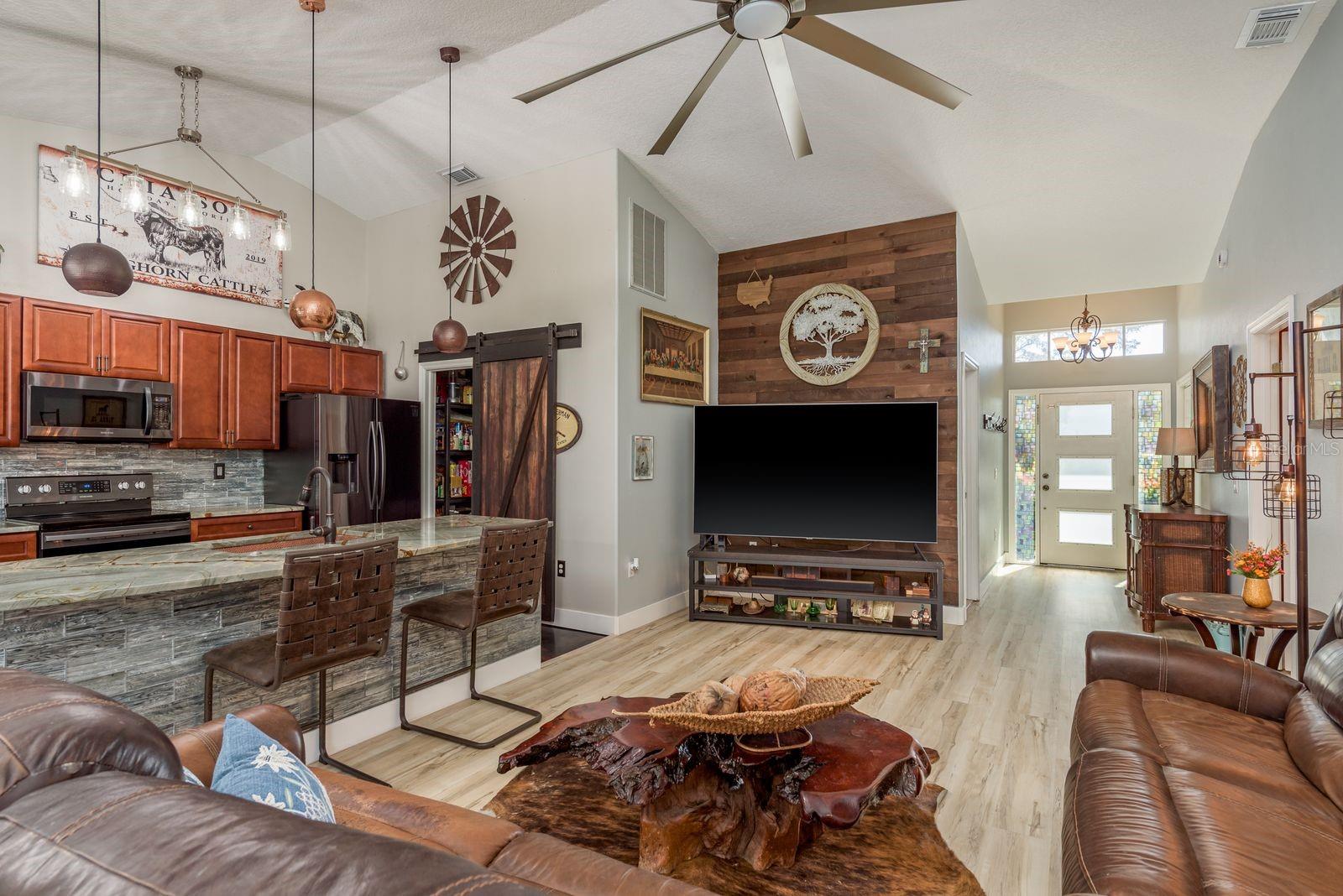 Listing photo id 8 for 5801 Lenmar Court