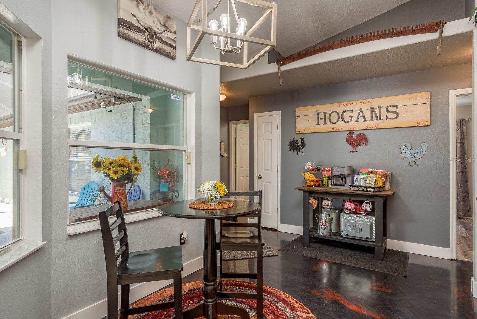 Listing photo id 11 for 5801 Lenmar Court