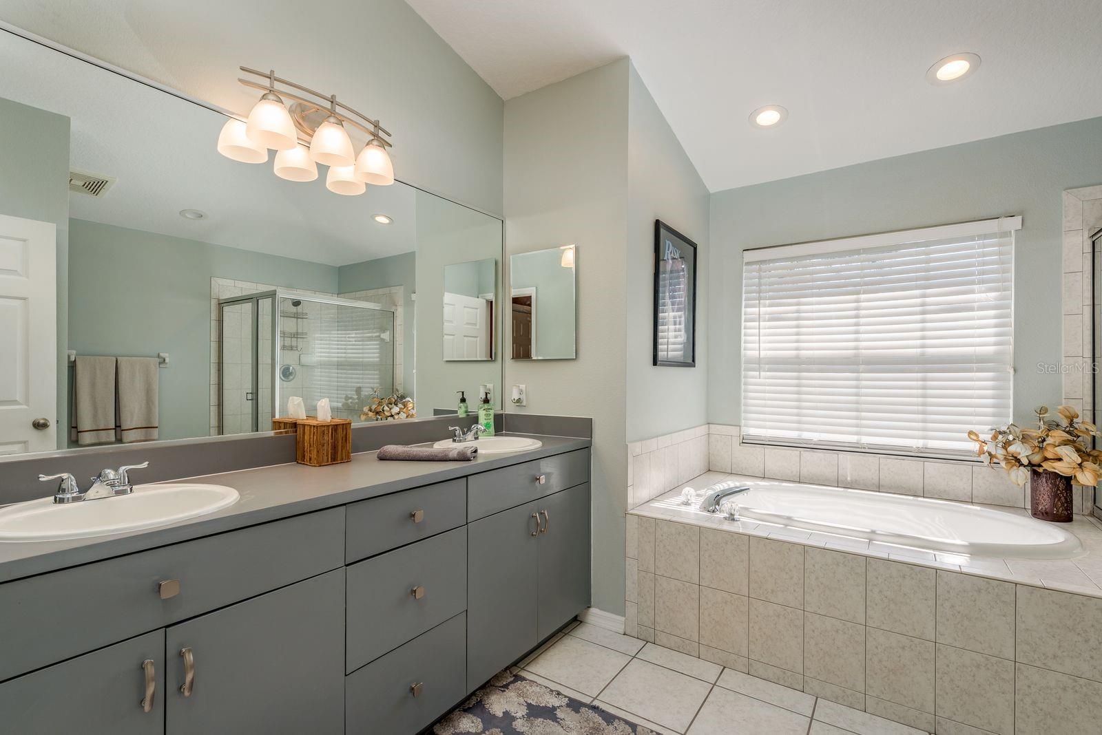 Listing photo id 14 for 5801 Lenmar Court