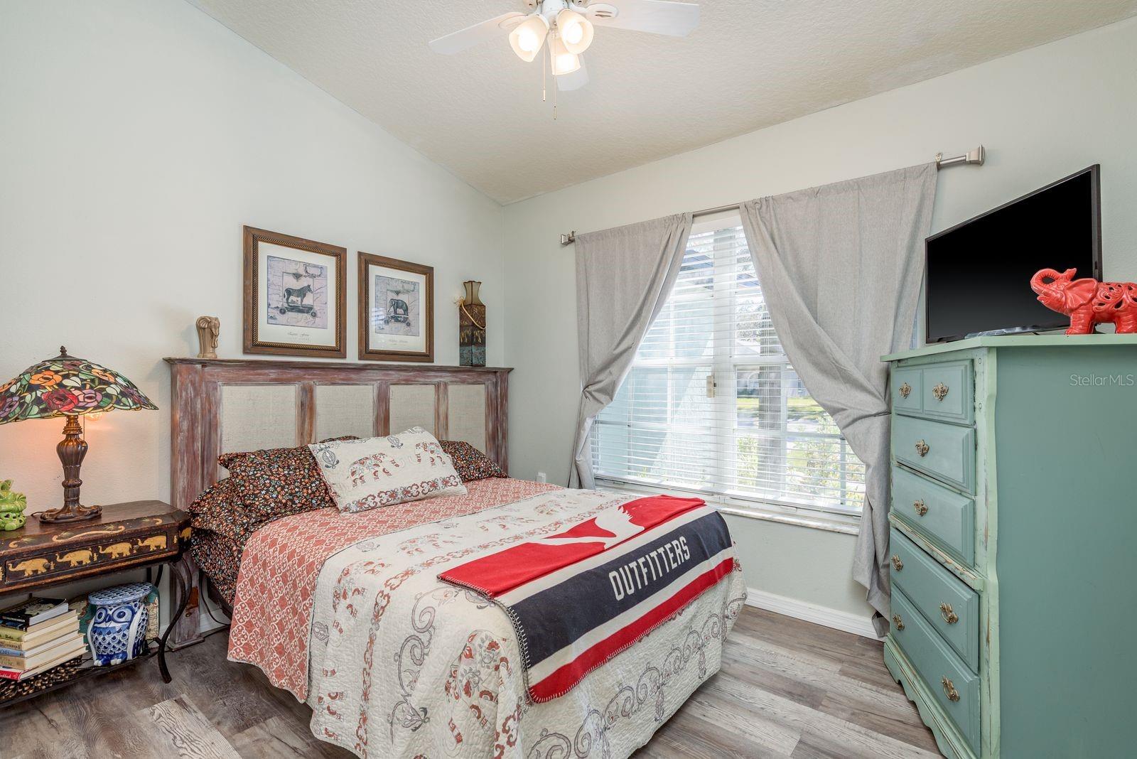 Listing photo id 16 for 5801 Lenmar Court