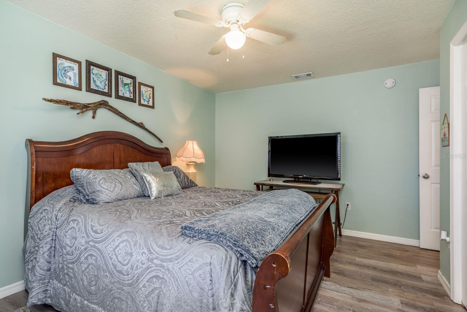 Listing photo id 20 for 5801 Lenmar Court