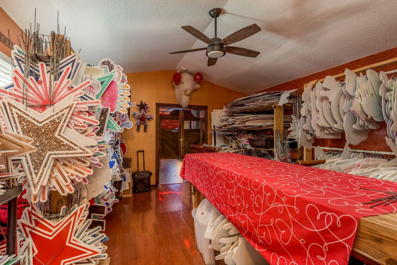 Listing photo id 23 for 5801 Lenmar Court