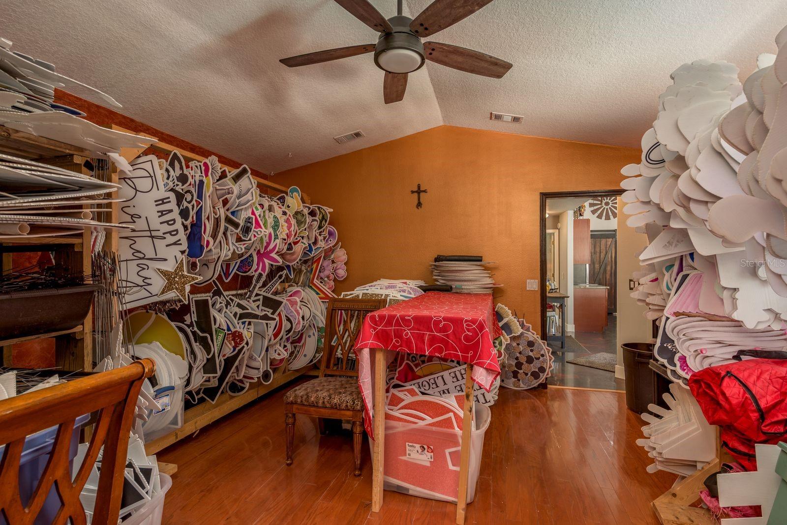 Listing photo id 24 for 5801 Lenmar Court