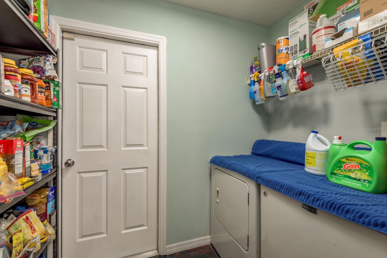 Listing photo id 29 for 5801 Lenmar Court