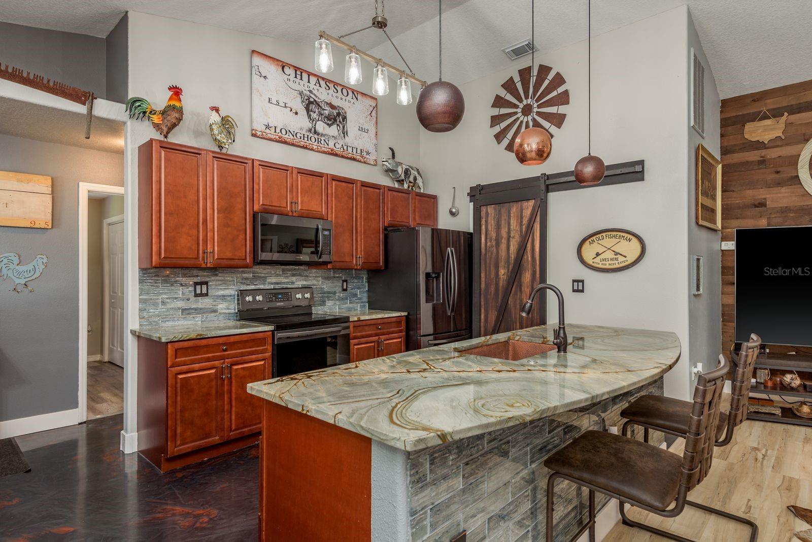 Listing photo id 5 for 5801 Lenmar Court