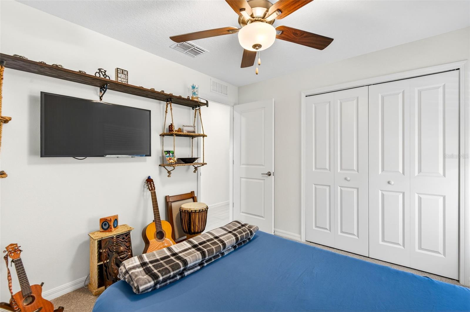 Image 12 of 51 For 15217 Zircon Red Drive