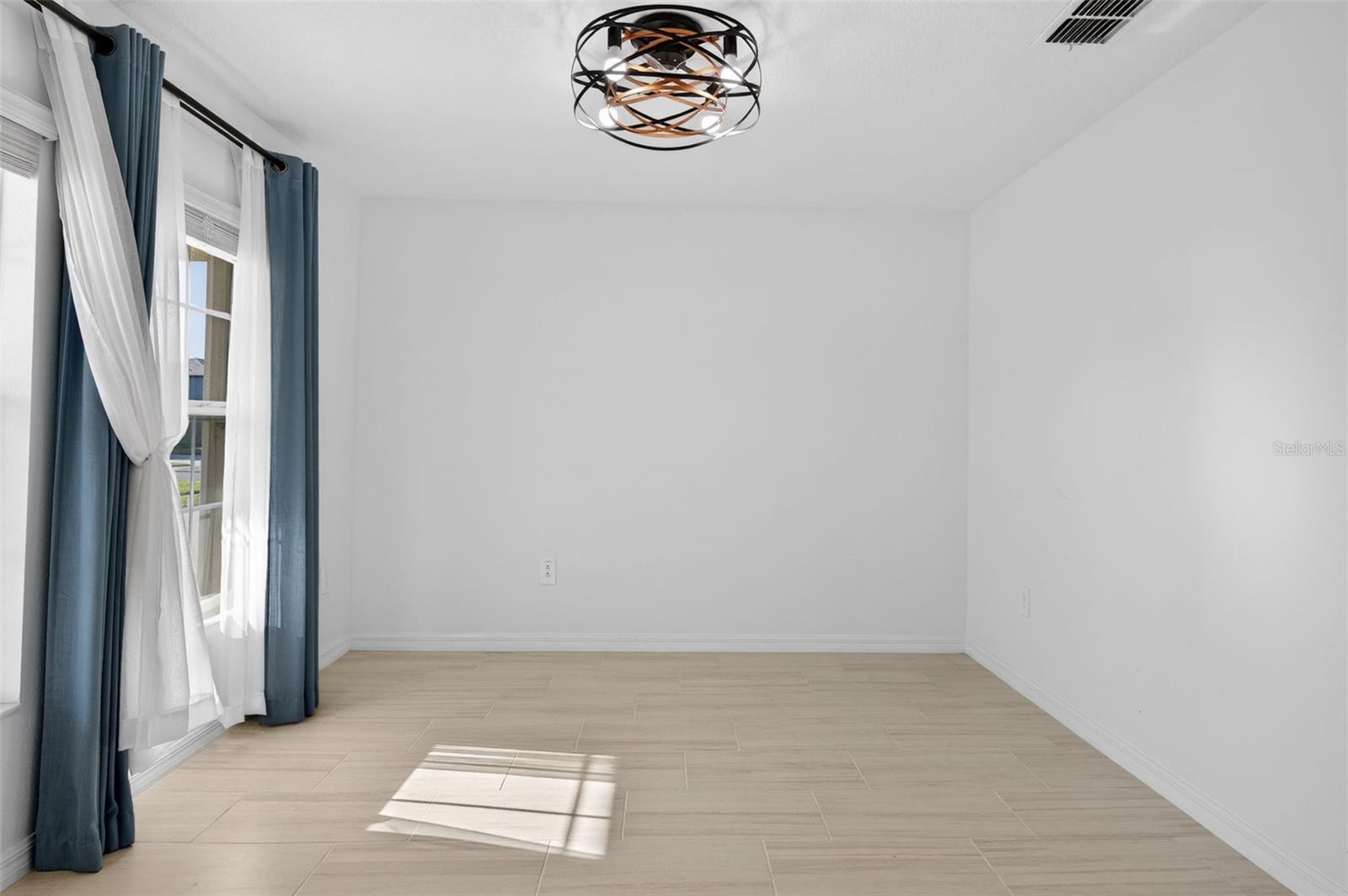 Image 15 of 51 For 15217 Zircon Red Drive