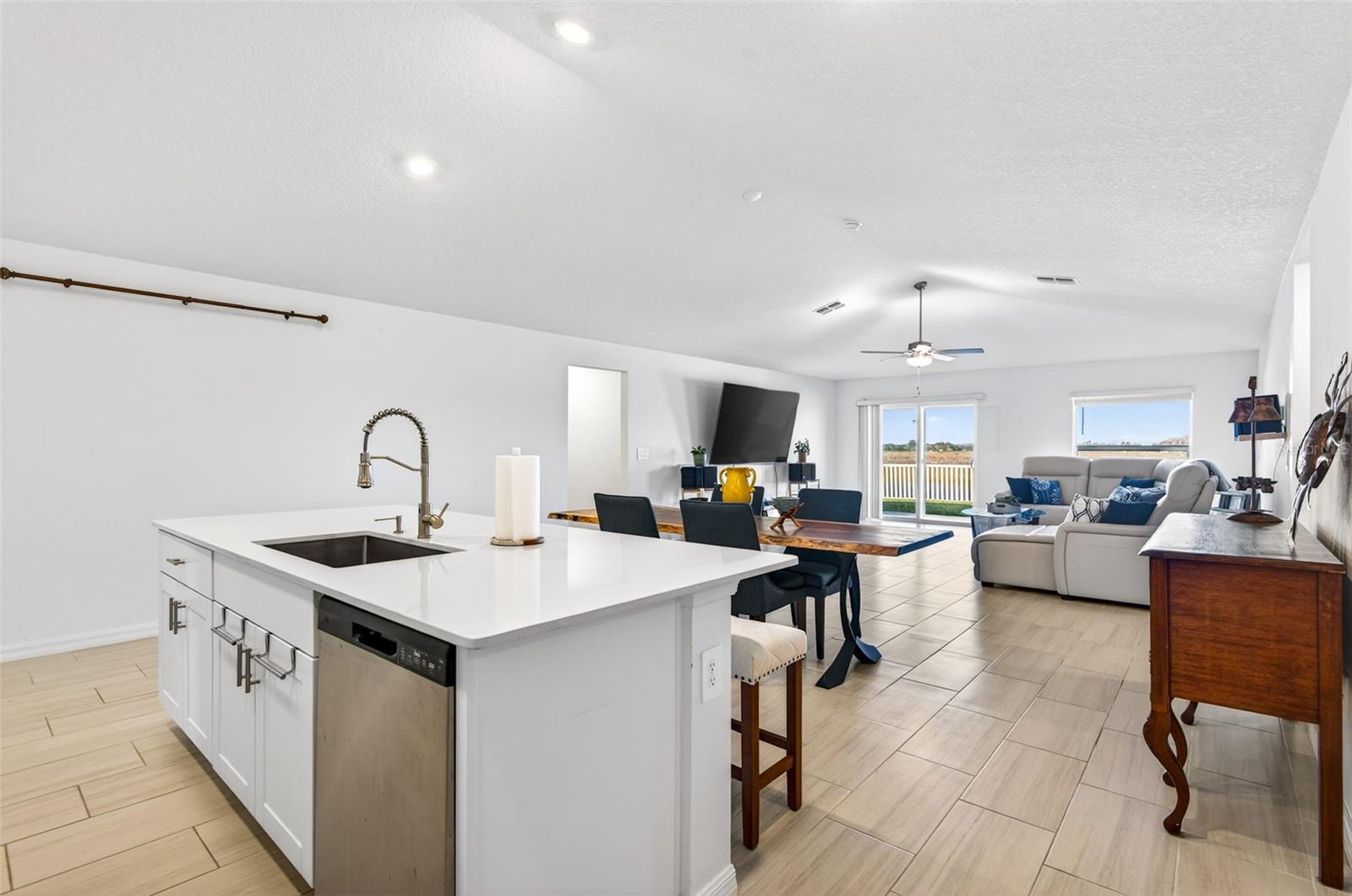 Image 26 of 51 For 15217 Zircon Red Drive