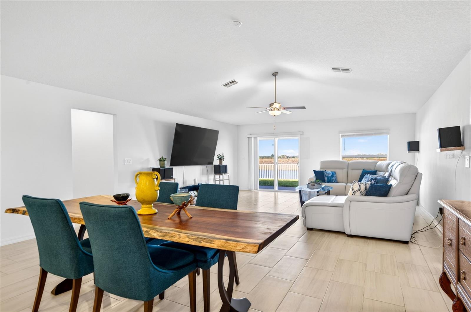 Image 29 of 51 For 15217 Zircon Red Drive