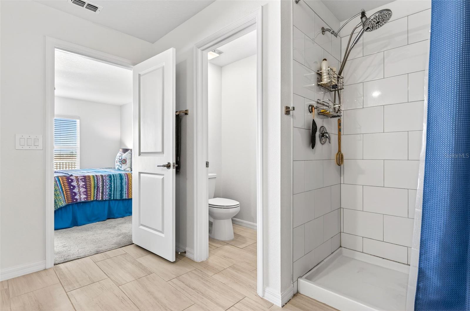 Image 37 of 51 For 15217 Zircon Red Drive