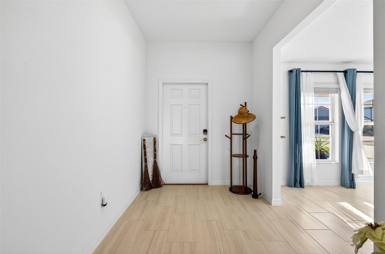 Image 40 of 51 For 15217 Zircon Red Drive