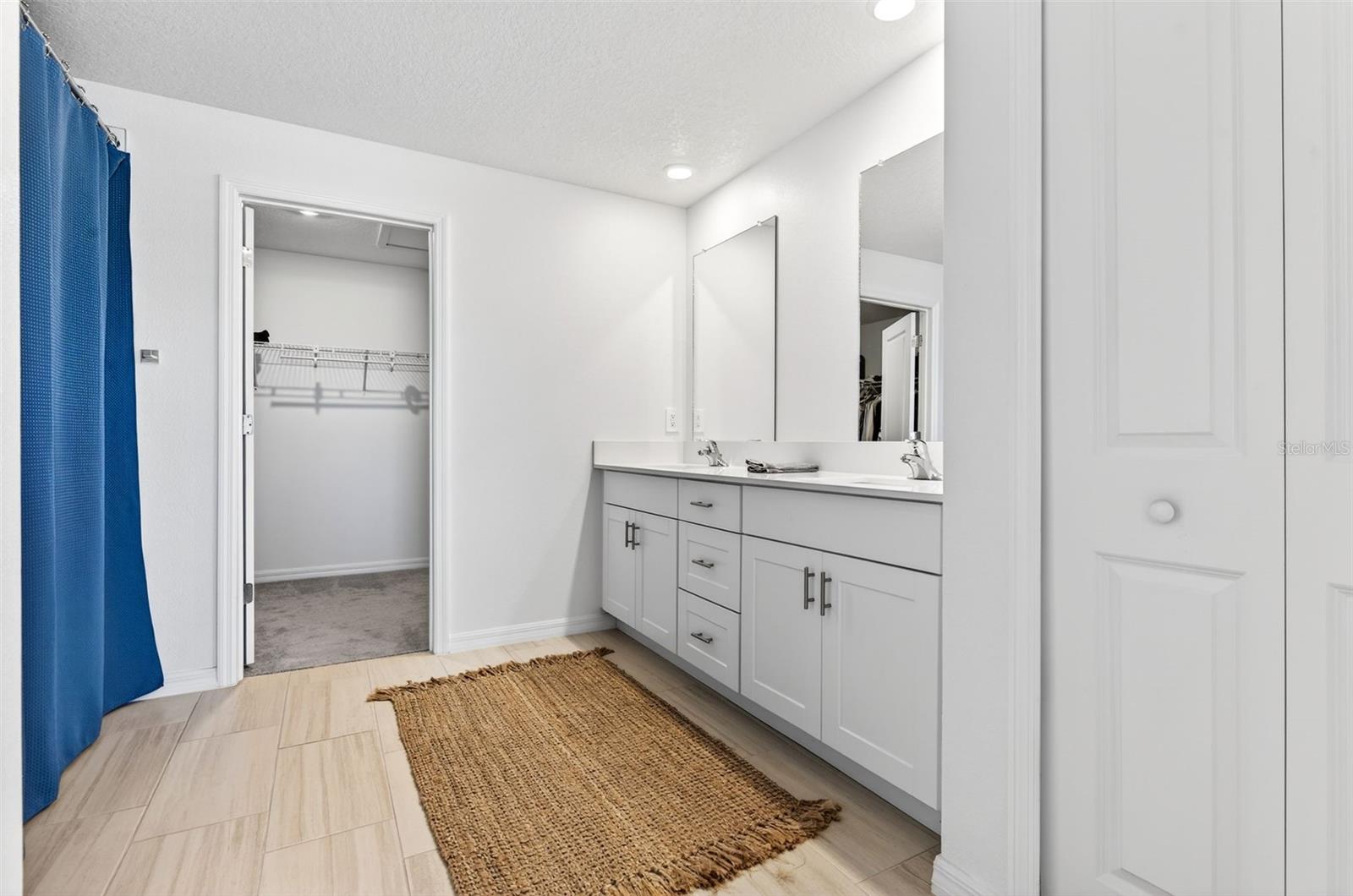 Image 7 of 51 For 15217 Zircon Red Drive