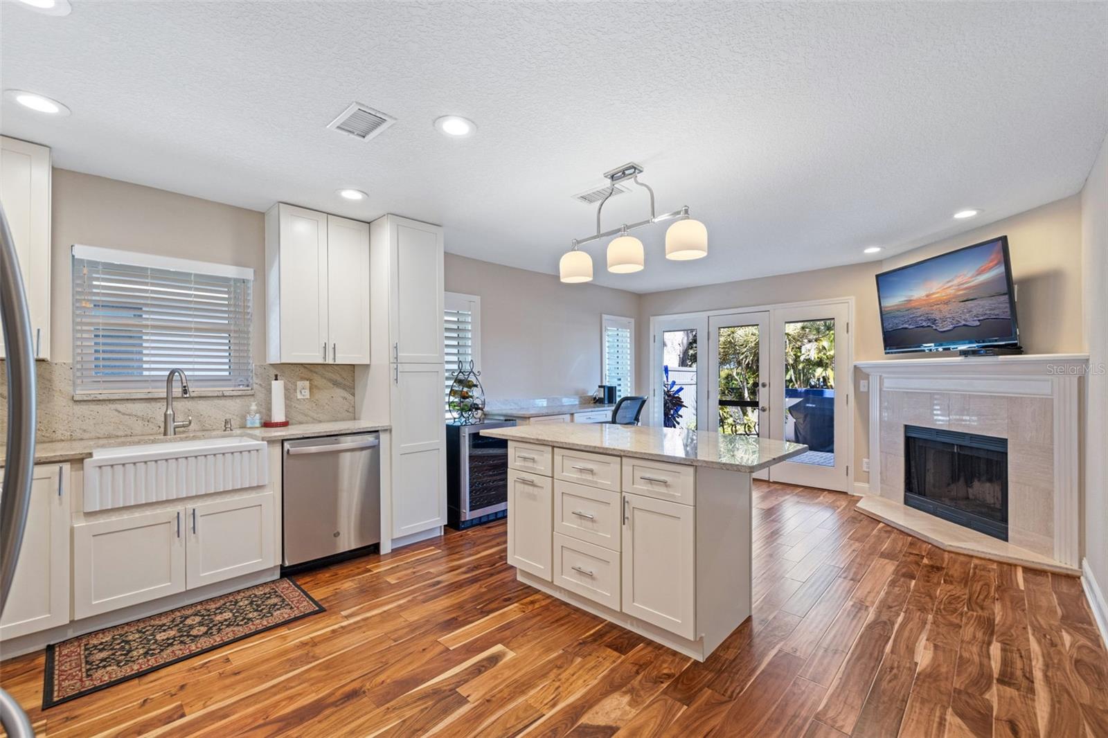 Listing photo id 10 for 1683 Watermark Circle Ne