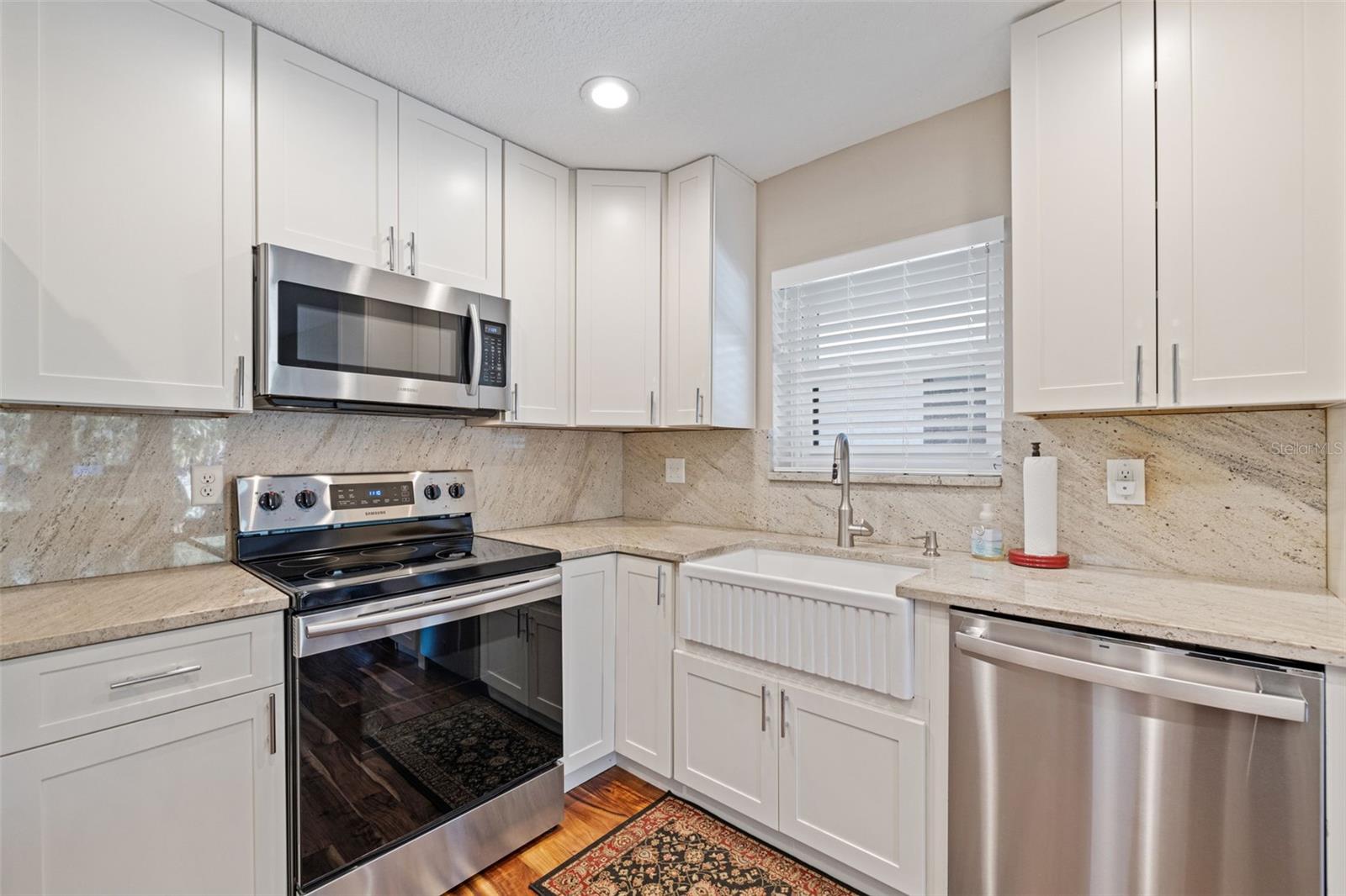 Listing photo id 11 for 1683 Watermark Circle Ne